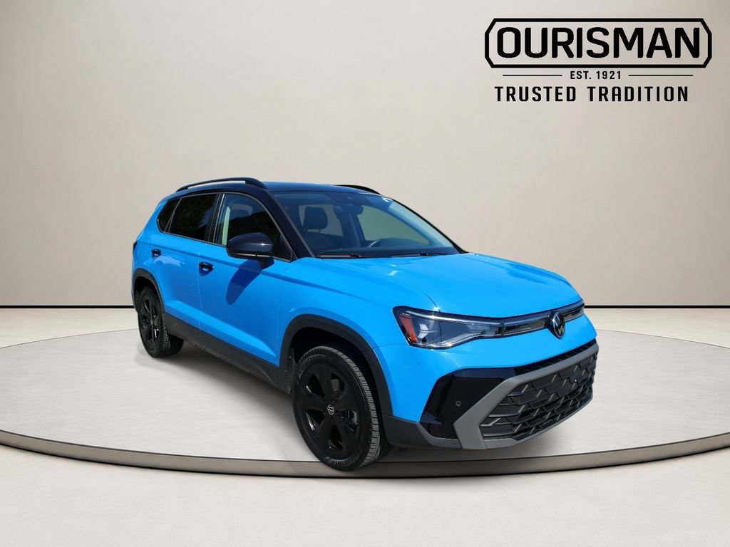 Used 2025 Volkswagen Taos SE AWD/4WD image 1