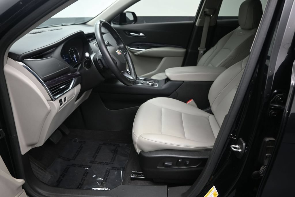 Used 2023 Cadillac XT4 Luxury FWD image 11