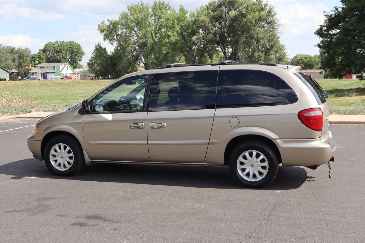 Used 2002 Chrysler Town & Country EX FWD image 8