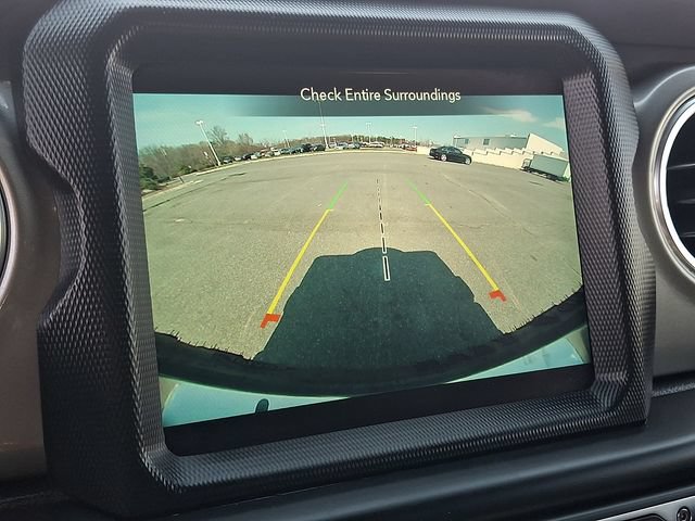 Used 2022 Jeep Wrangler Unlimited Sahara w/ LED Lighting Group AWD/4WD image 19