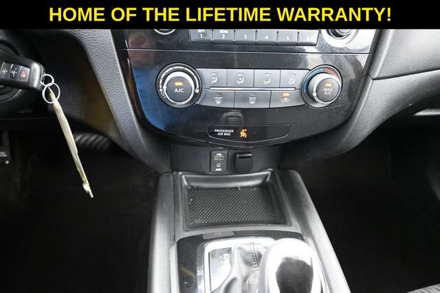 Used 2017 Nissan Rogue S AWD/4WD image 31