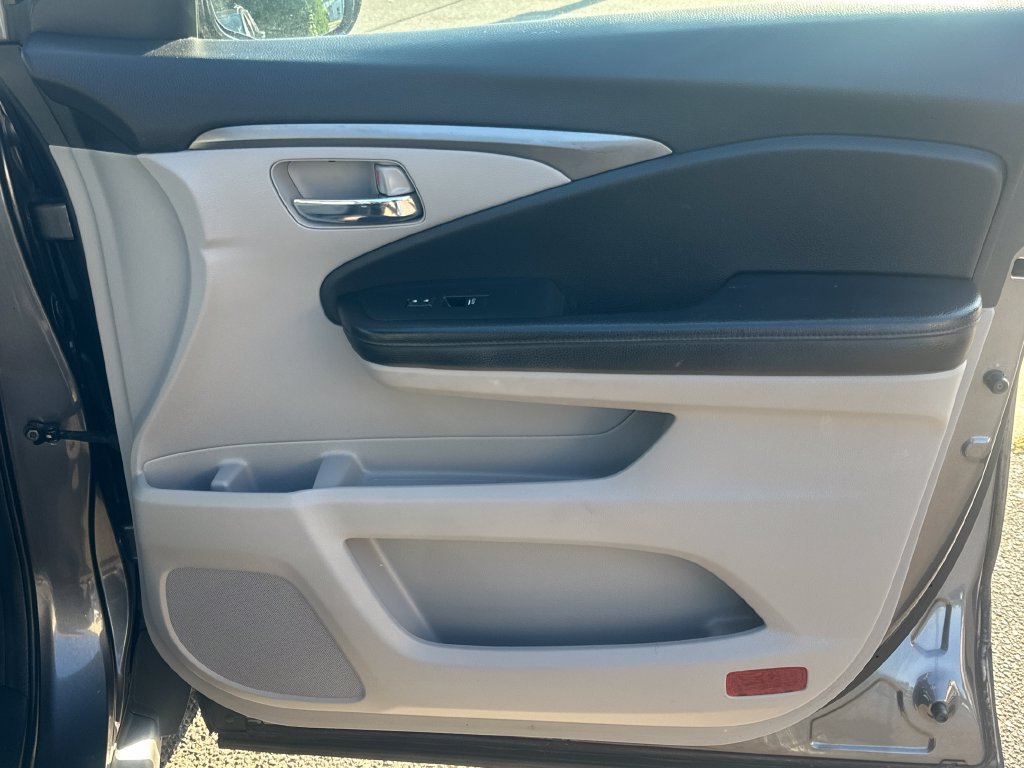 Used 2016 Honda Pilot LX image 22