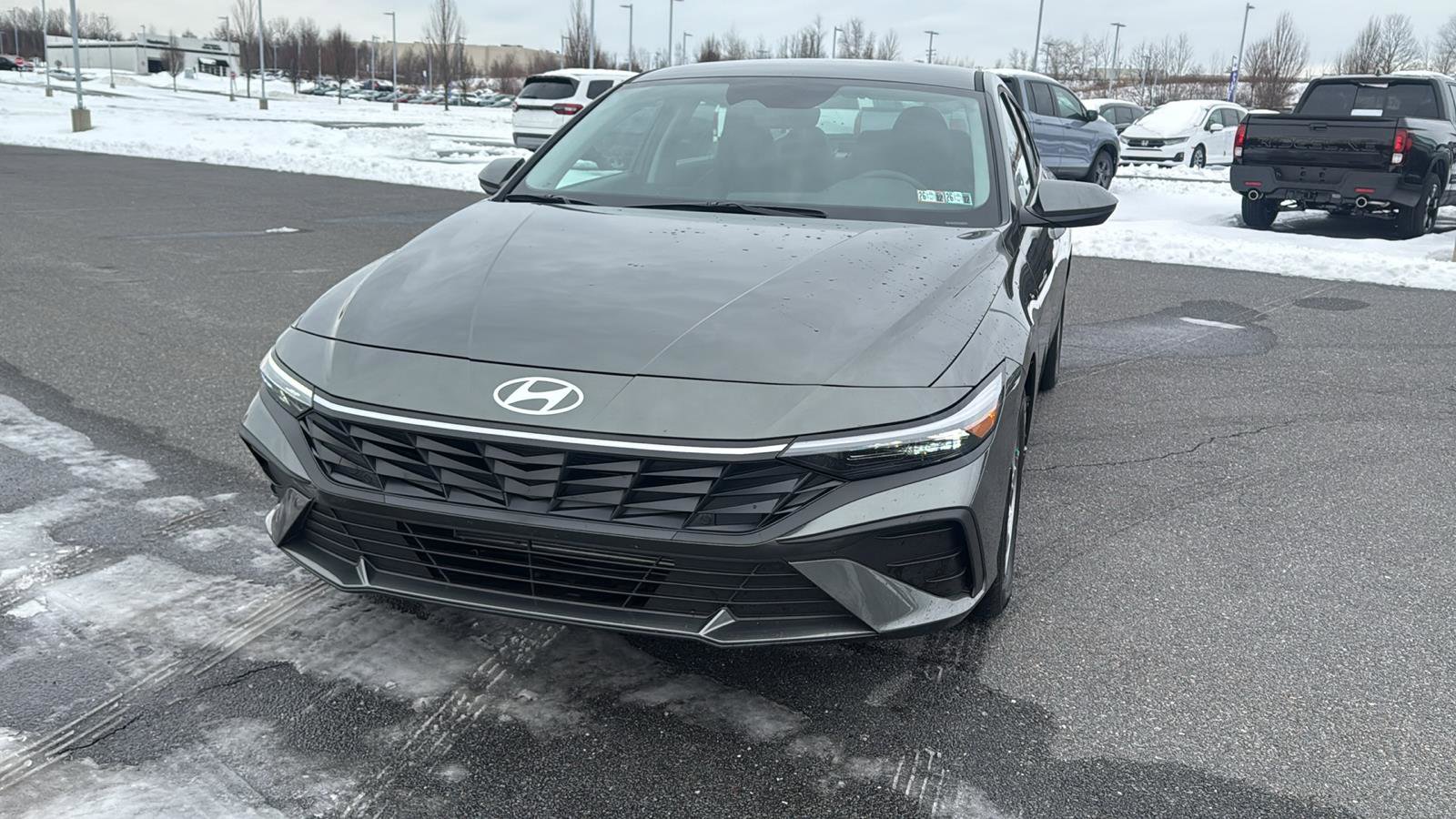 Used 2025 Hyundai Elantra SE image 16