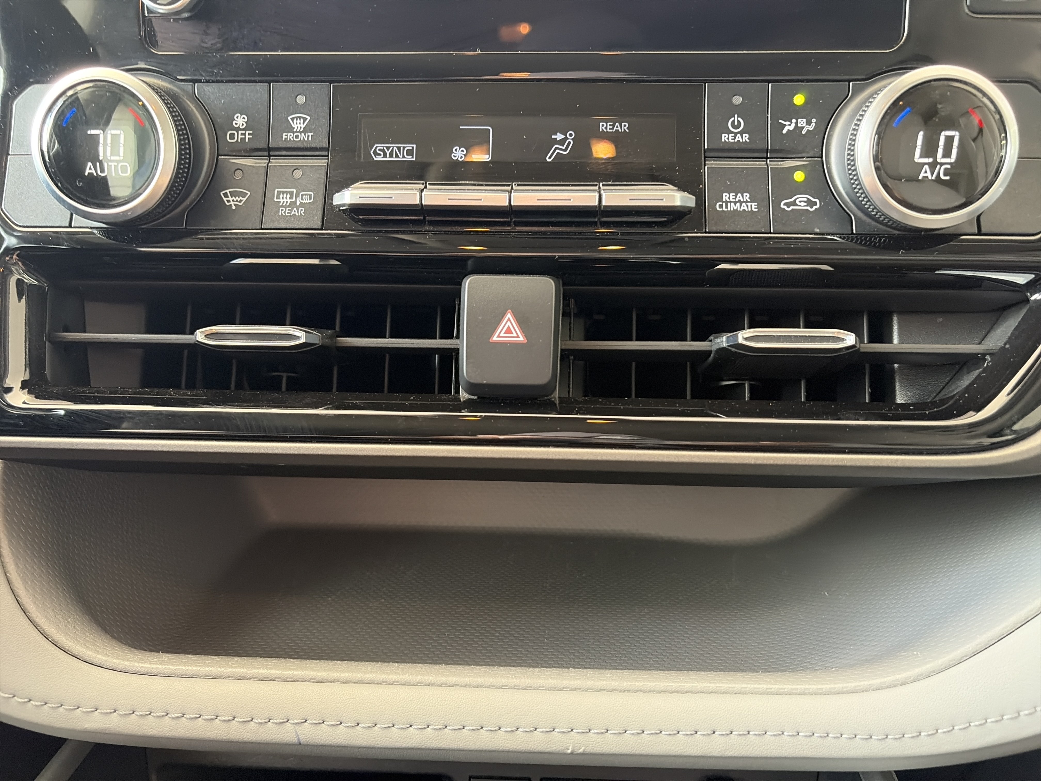 Used 2023 Toyota Highlander L FWD image 24