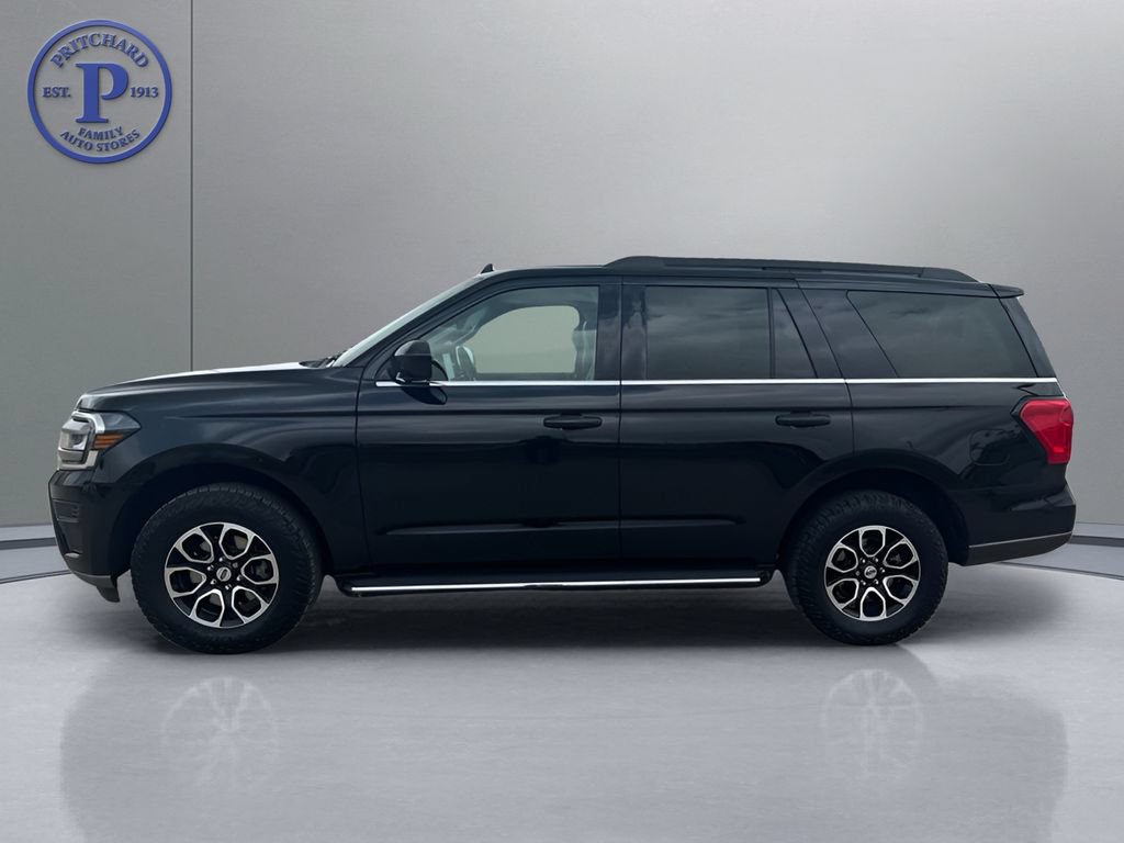 Used 2023 Ford Expedition XLT AWD/4WD image 4