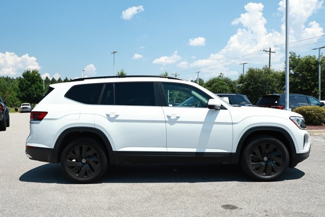 Used 2025 Volkswagen Atlas SE w/ Black Wheel Package FWD image 4