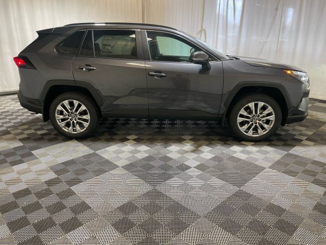 Used 2025 Toyota RAV4 XLE Premium w/ Weather Package AWD/4WD image 9