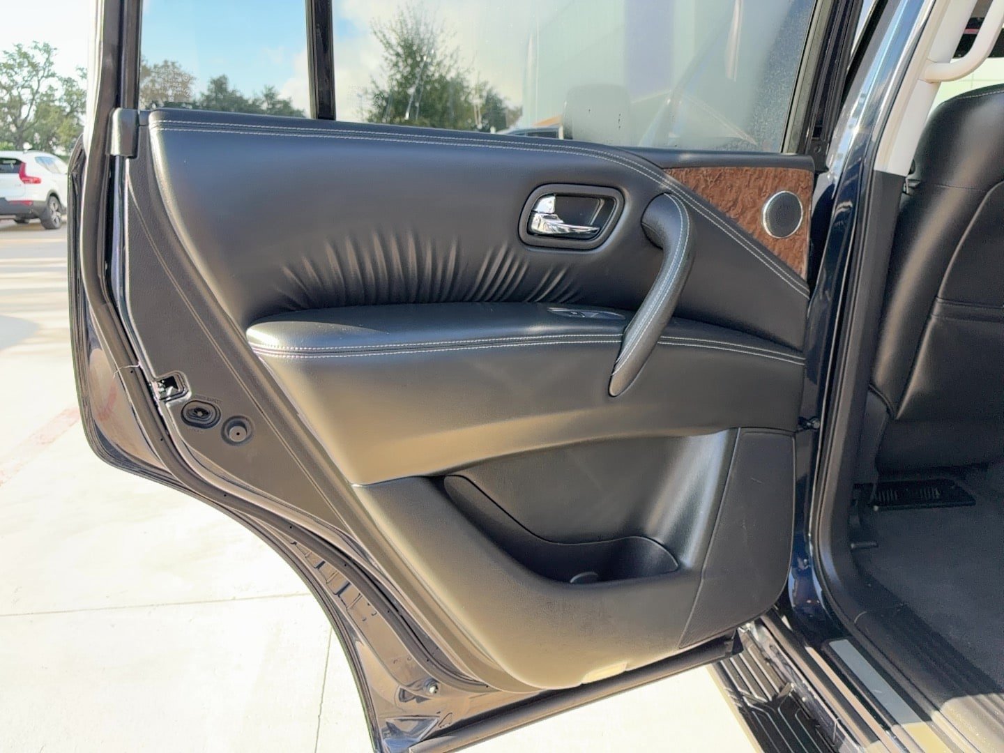Used 2017 INFINITI QX80 2WD w/ Driver Assistance Package image 15