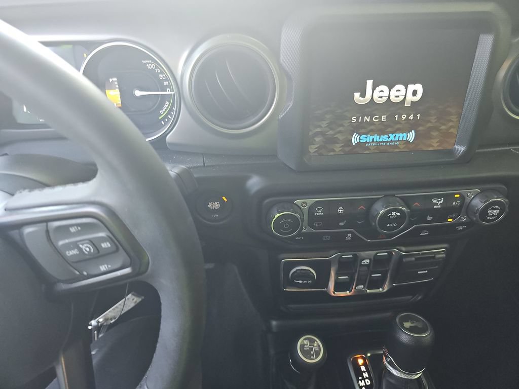 Used 2023 Jeep Wrangler Unlimited w/ Cold Weather Group AWD/4WD image 6