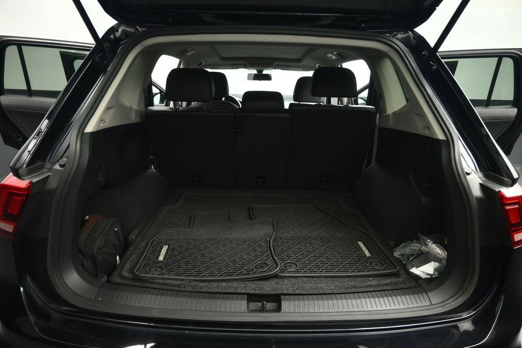 Used 2018 Volkswagen Tiguan SE w/ Panoramic Sunroof Package AWD/4WD image 65