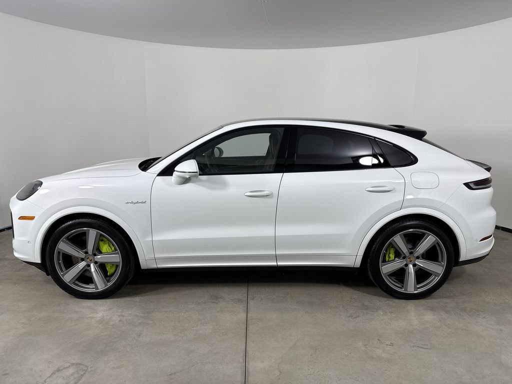 Certified 2024 Porsche Cayenne Turbo image 2