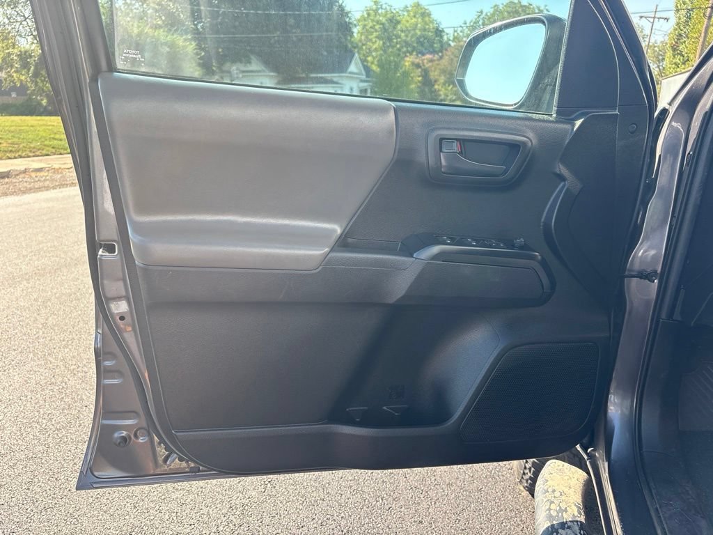 Used 2022 Toyota Tacoma SR w/ SR Convenience Package RWD image 10