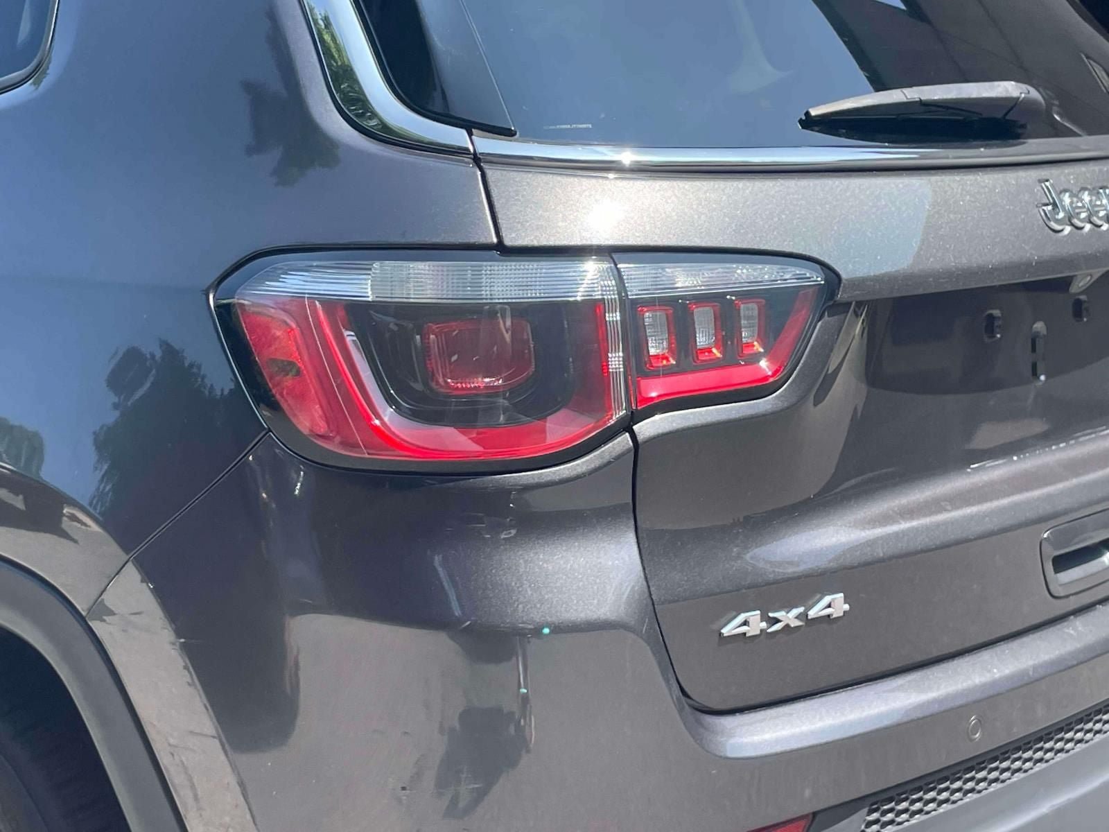 Used 2018 Jeep Compass Latitude w/ Popular Equipment Group AWD/4WD image 11