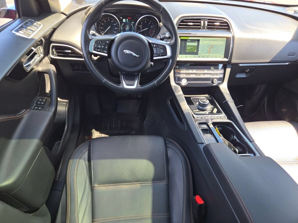 Used 2020 Jaguar F-PACE Prestige AWD/4WD image 23