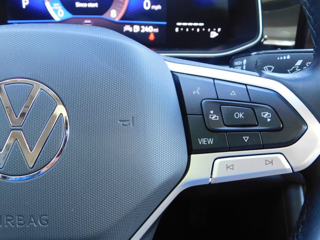 Used 2025 Volkswagen Jetta SE FWD image 26