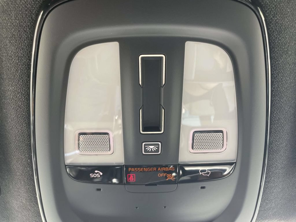 Used 2023 Volvo XC40 Recharge Ultimate AWD/4WD image 22