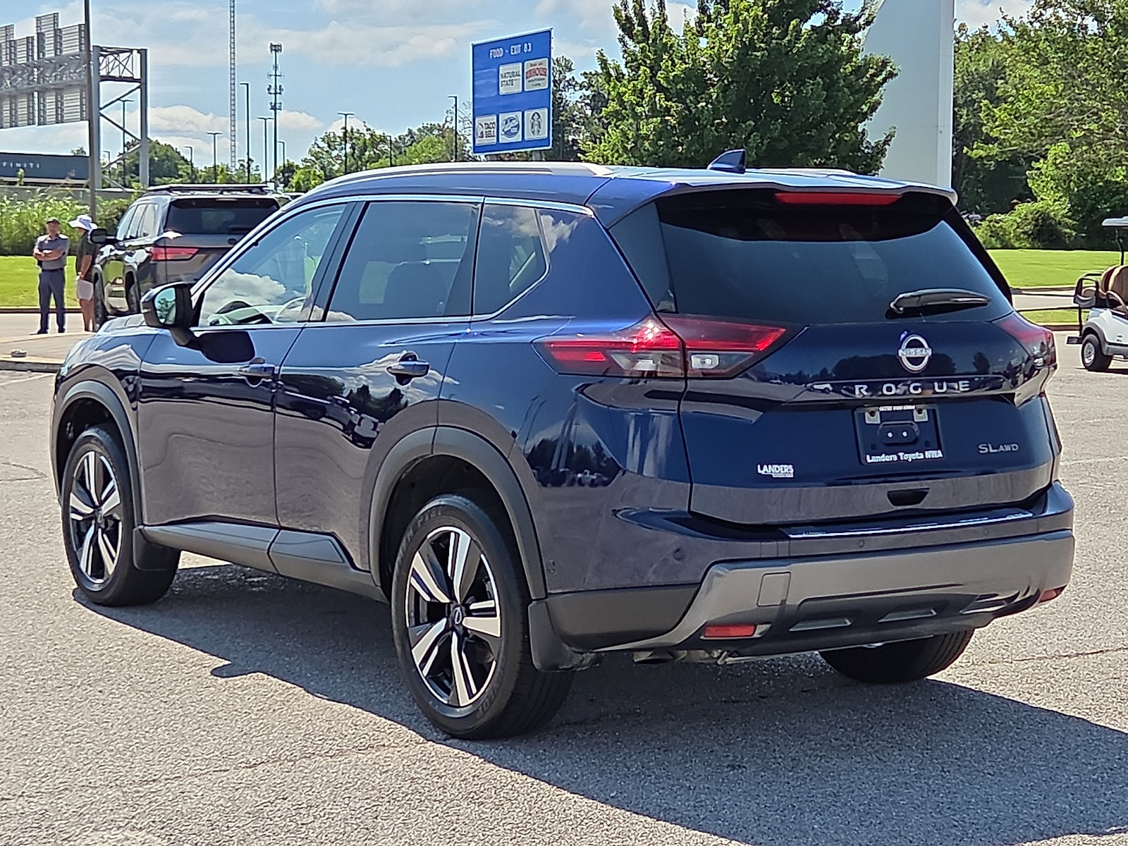 Used 2025 Nissan Rogue SL AWD/4WD image 4