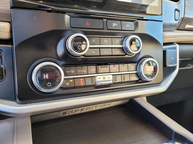 Used 2022 Ford Expedition Limited image 30