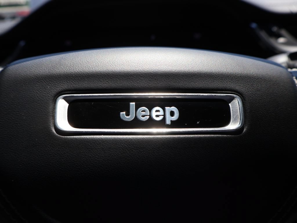 Used 2022 Jeep Grand Cherokee L Overland w/ Luxury Tech Group IV AWD/4WD image 29