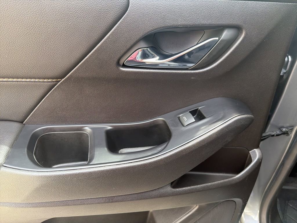 Used 2019 Chevrolet Traverse LS AWD/4WD image 17