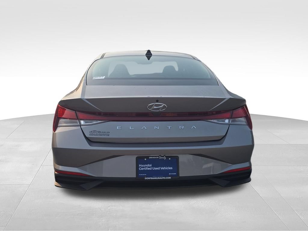 Used 2023 Hyundai Elantra SE FWD image 4
