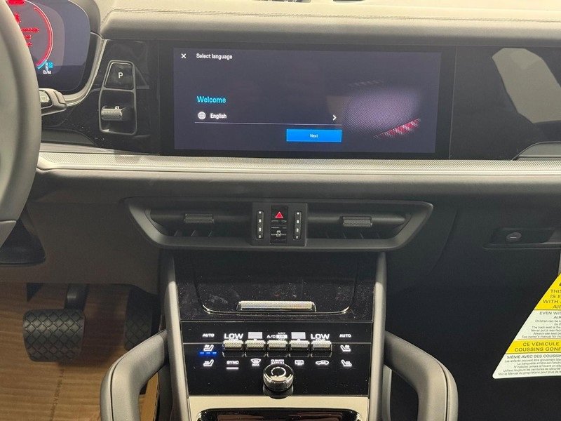 New 2025 Porsche Cayenne E-Hybrid image 14