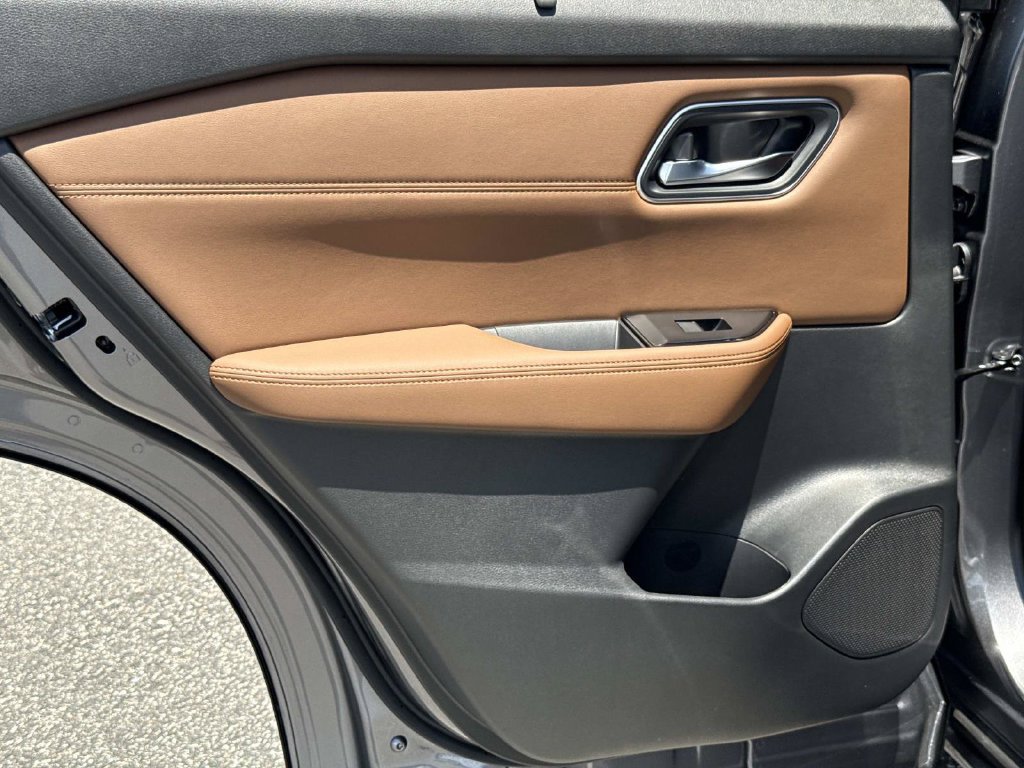 New 2026 Nissan Rogue Platinum AWD/4WD image 12
