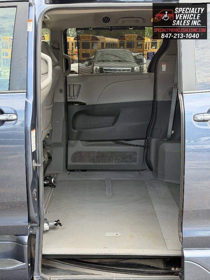 Used 2015 Toyota Sienna XLE FWD image 14