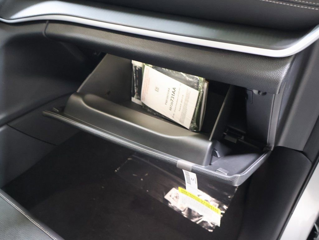 New 2025 Jeep Grand Cherokee Altitude image 20