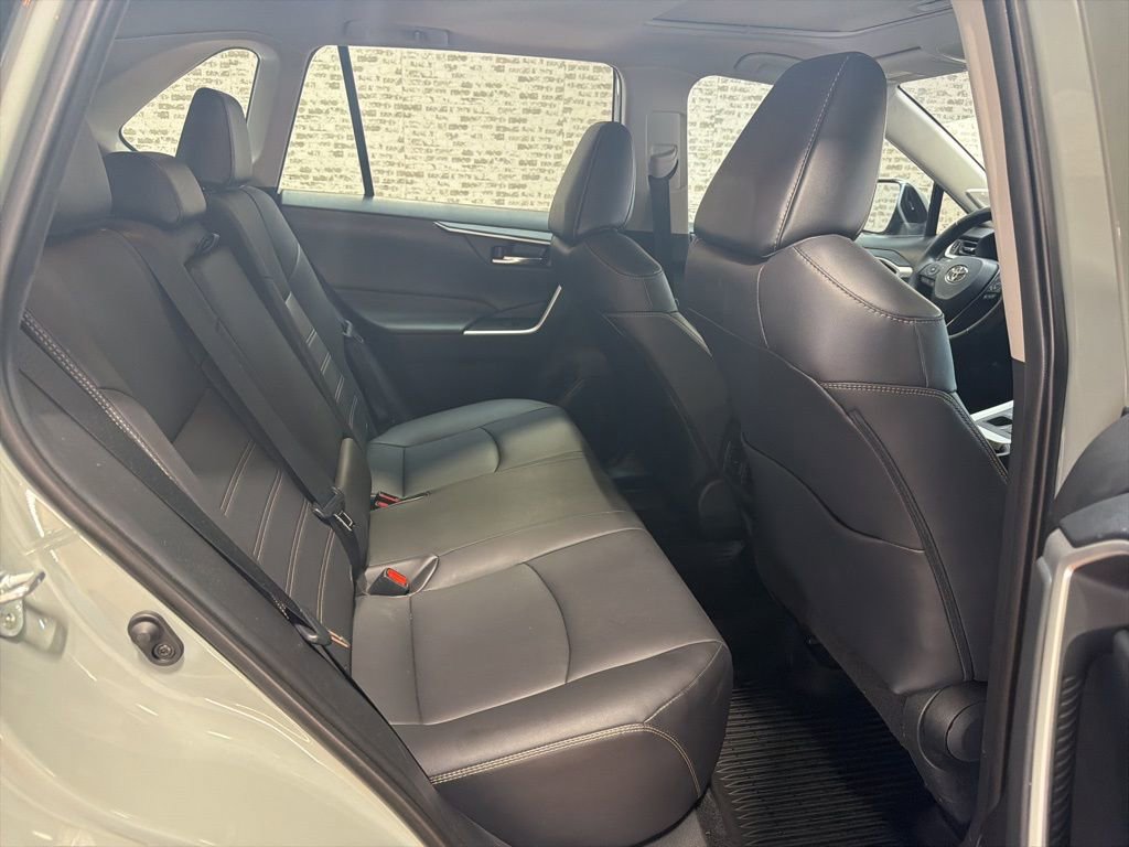Used 2021 Toyota RAV4 XLE Premium image 12