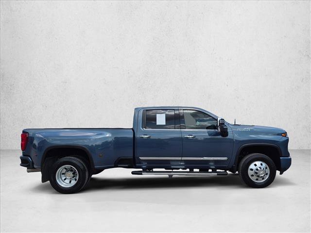 Used 2025 Chevrolet Silverado 3500 High Country w/ High Country Premium Package AWD/4WD image 4