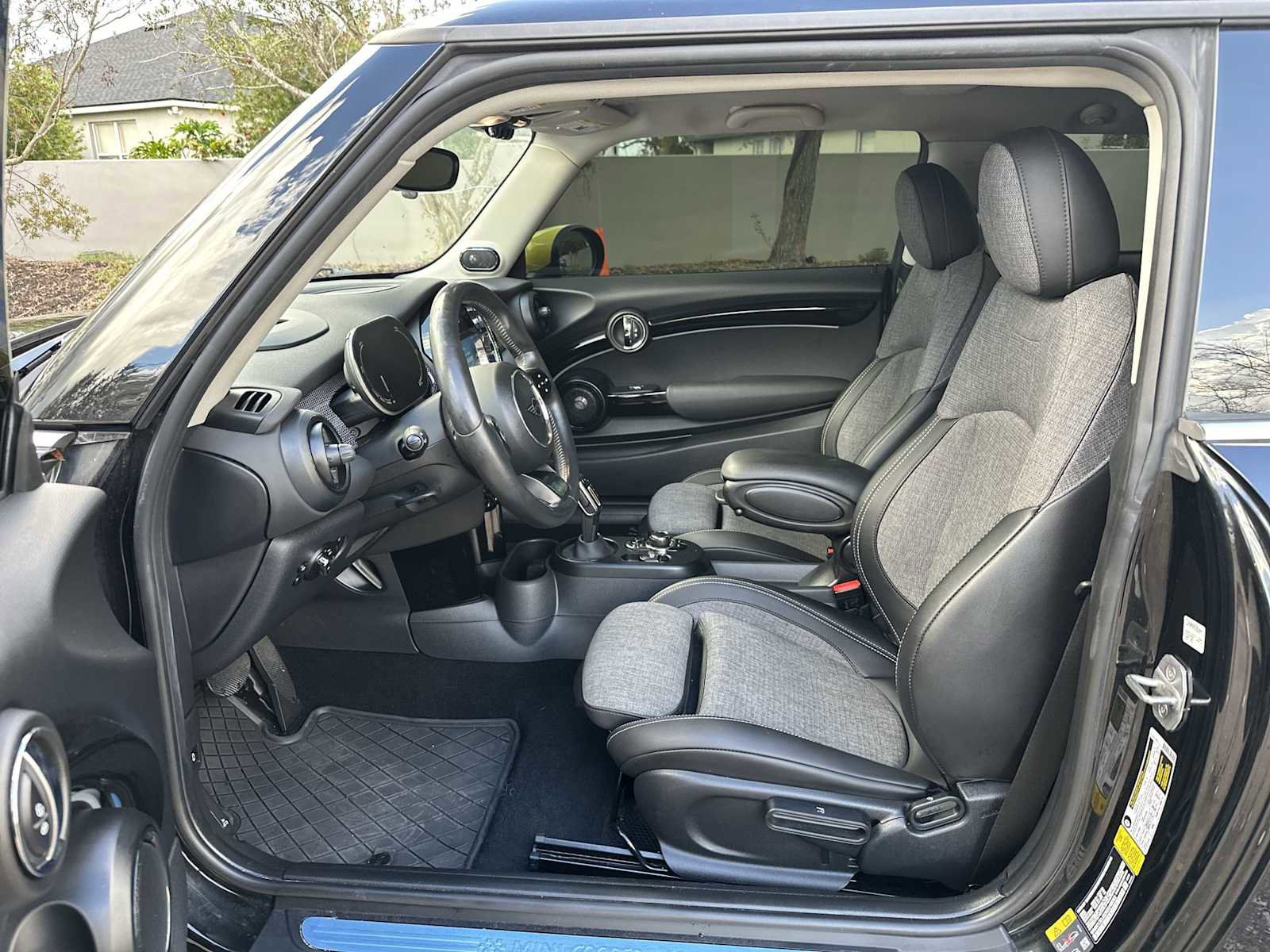 Used 2024 MINI Cooper SE FWD image 2