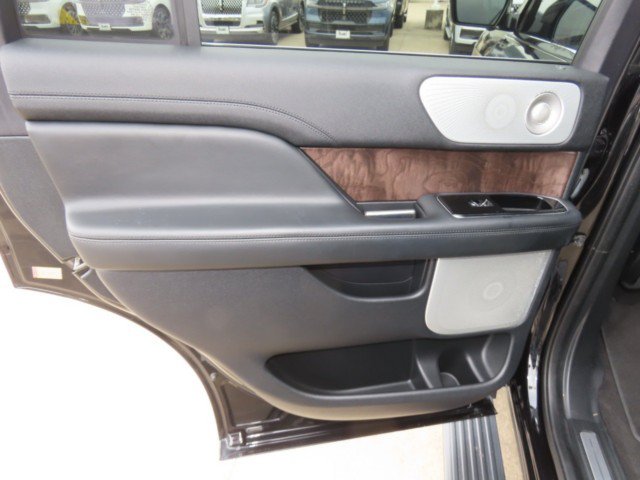 Used 2020 Lincoln Navigator Reserve w/ Equipment Group 208A Reserve AWD/4WD image 18
