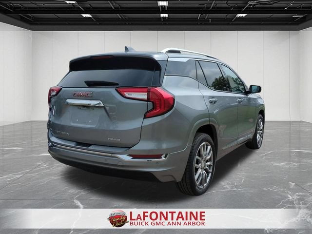 Used 2024 GMC Terrain Denali w/ Denali Premium Package AWD/4WD image 8