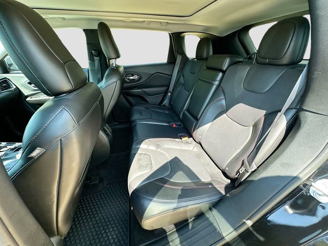 Used 2019 Jeep Cherokee Trailhawk image 25