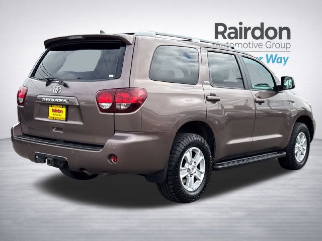 Used 2018 Toyota Sequoia SR5 w/ Carpet Mat Package AWD/4WD image 7