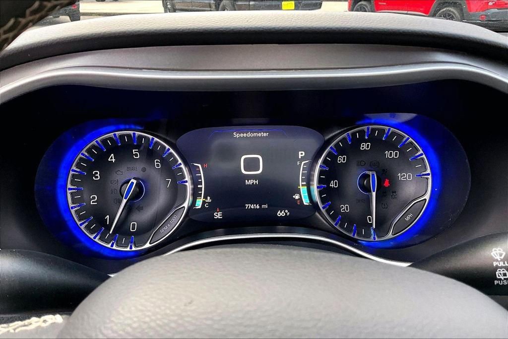 Used 2024 Chrysler Pacifica Touring-L image 20
