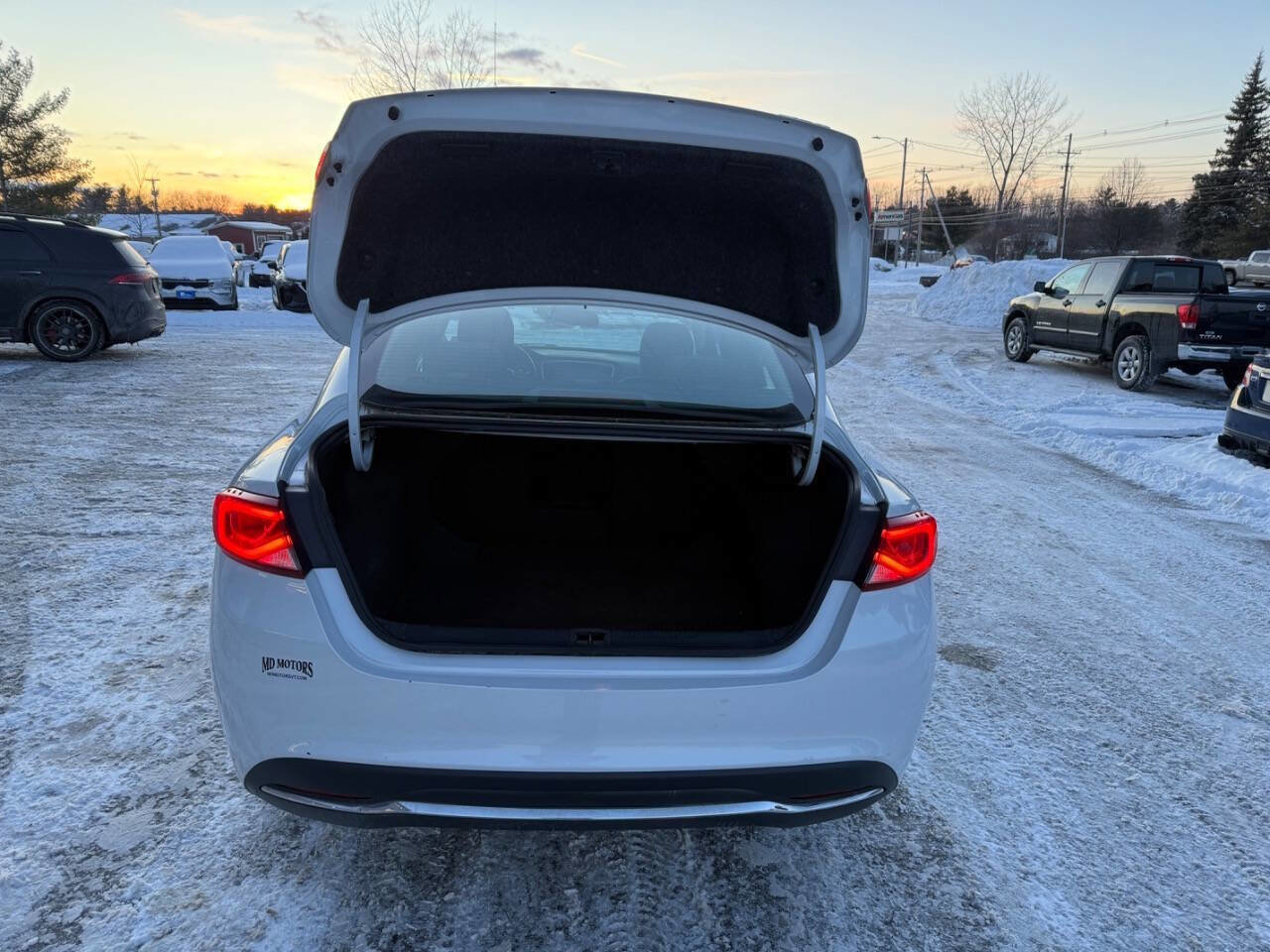 Used 2015 Chrysler 200 Limited w/ Convenience Group image 11