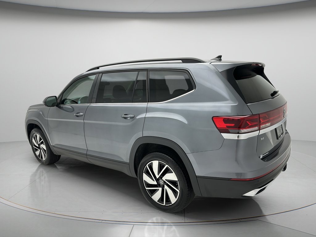 Used 2025 Volkswagen Atlas SE AWD/4WD image 4