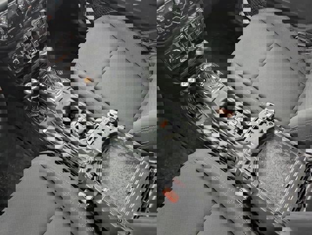 Used 2022 Jeep Gladiator Overland w/ Cold Weather Group image 34