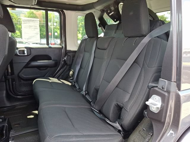 Used 2018 Jeep Wrangler Unlimited Sahara w/ Cold Weather Group AWD/4WD image 10