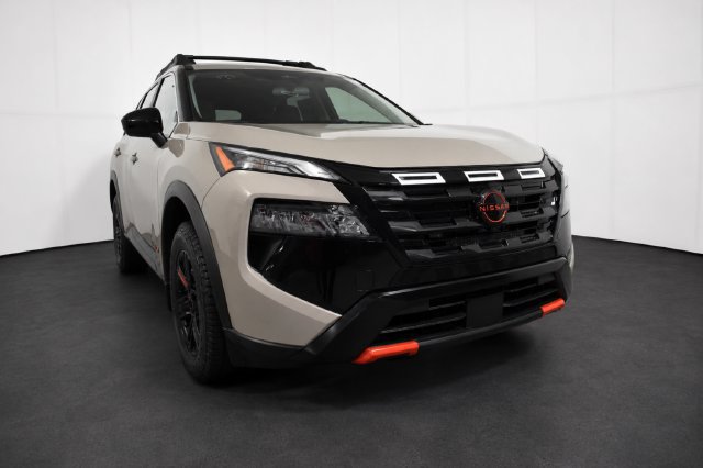 Certified 2025 Nissan Rogue SV AWD/4WD image 3