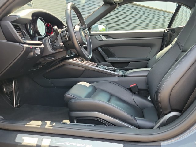 Used 2023 Porsche 911 Carrera RWD image 4