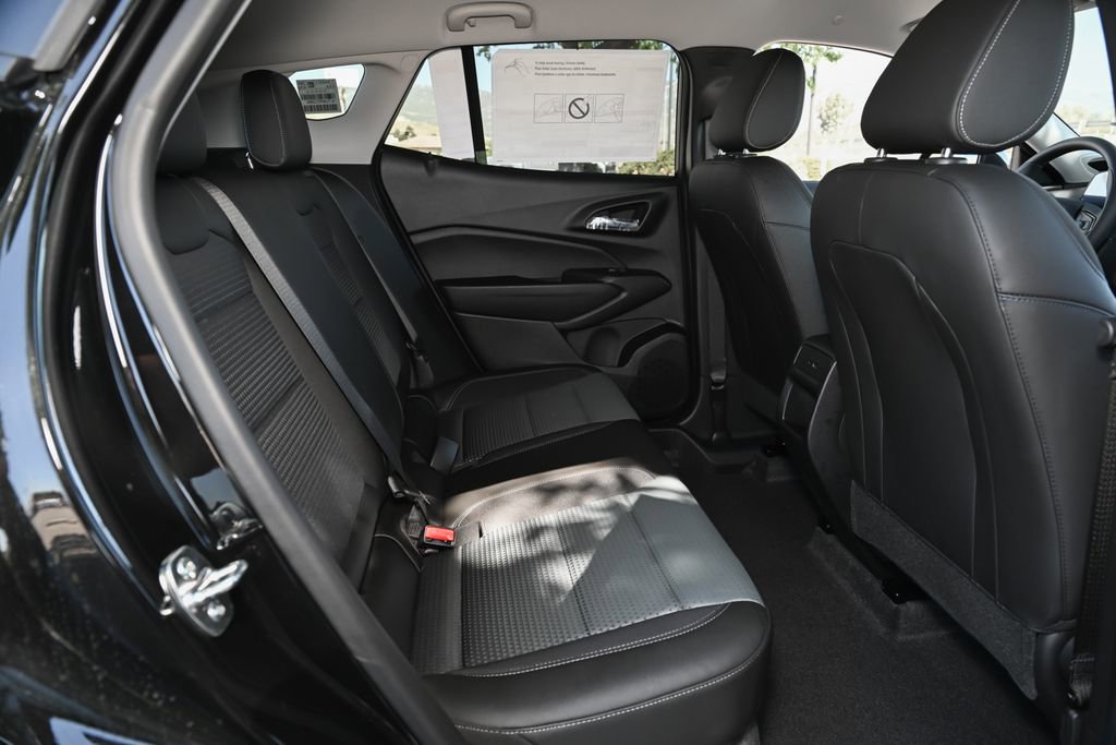 New 2026 Chevrolet Trax LT w/ LPO, Blackout Package FWD image 32