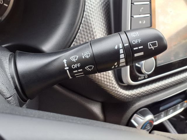 Used 2020 Nissan Kicks SV FWD image 12