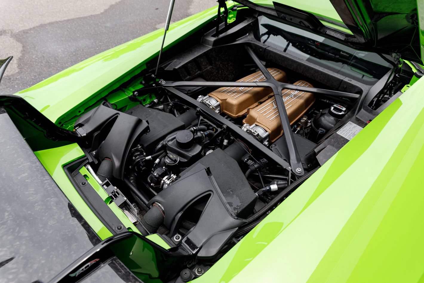 Used 2018 Lamborghini Huracan Performante AWD/4WD image 11
