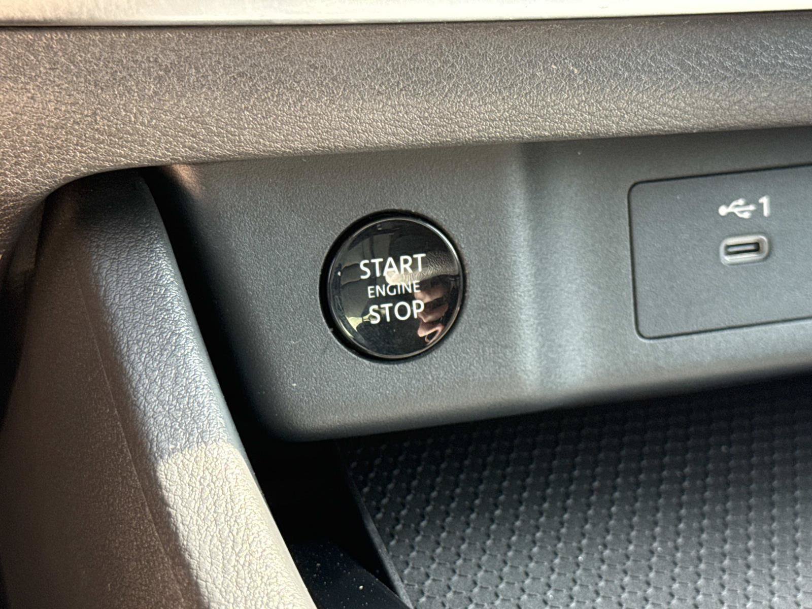 Used 2025 Nissan Rogue SV FWD image 14