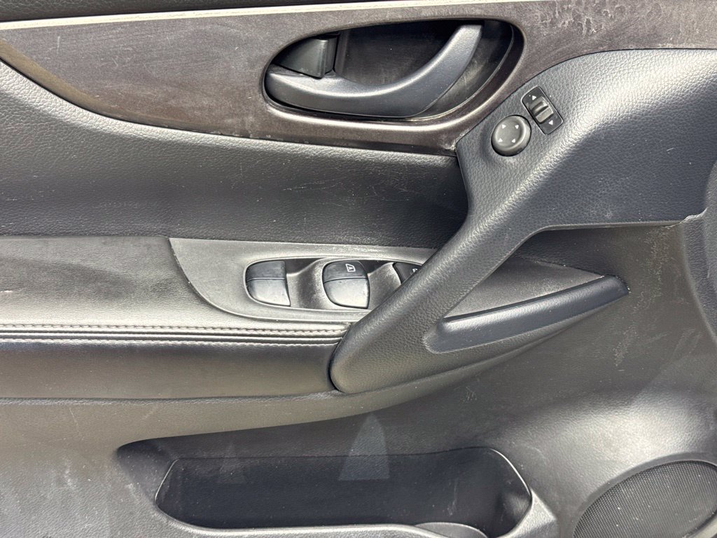 Used 2022 Nissan Rogue Sport S FWD image 8