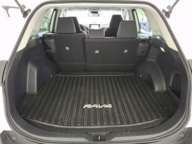 Used 2024 Toyota RAV4 LE AWD/4WD image 34