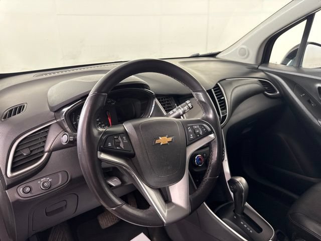 Used 2019 Chevrolet Trax LT w/ LT Convenience Package AWD/4WD image 16